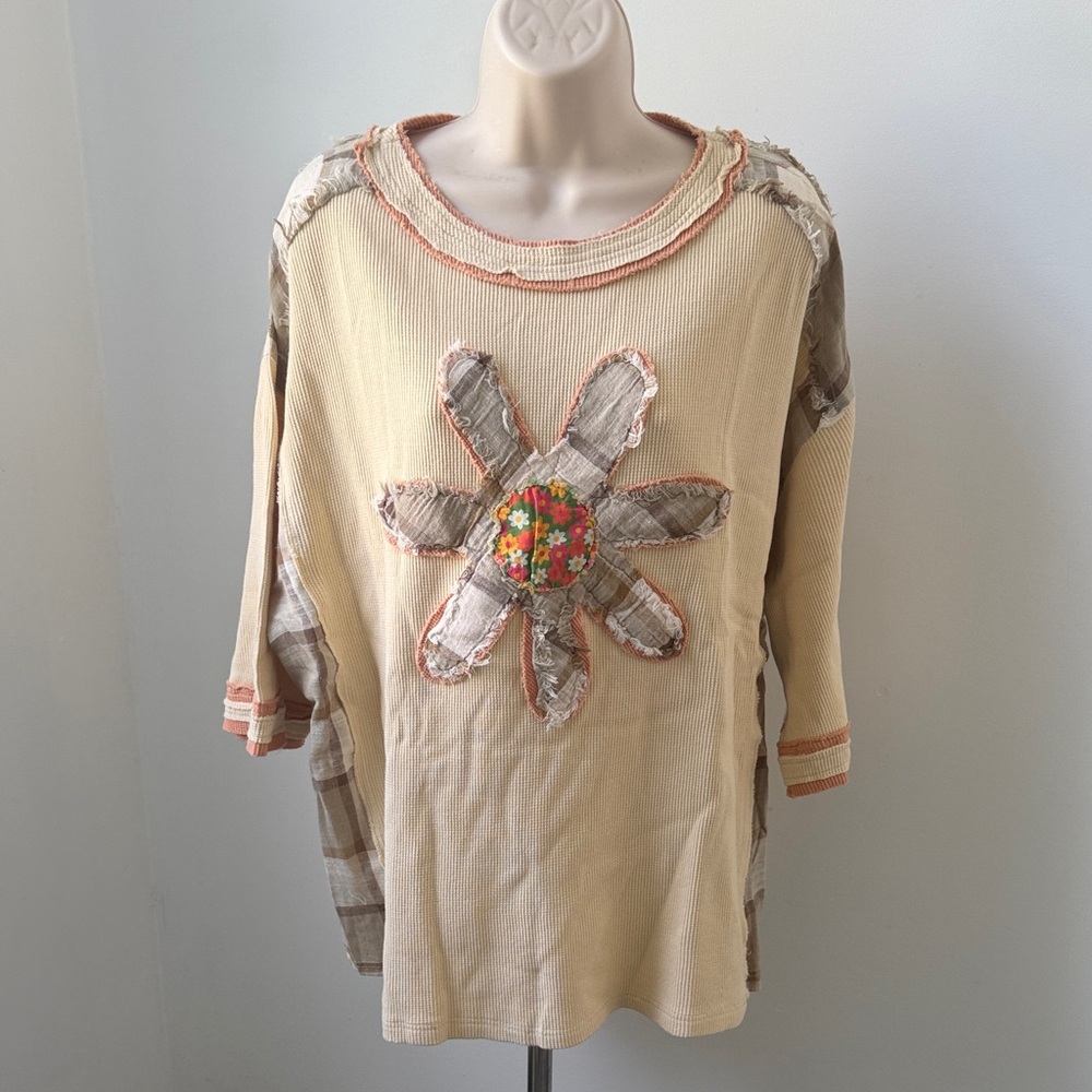Sage + Fig Boho Daisy Appliqué Tunic Top in Cream Large